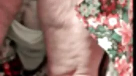 دو دختر در جوراب ساق ...