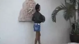 دختر یک بطری حمام شی ...