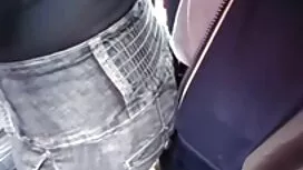 یک زن جوان خوردن پنک ...